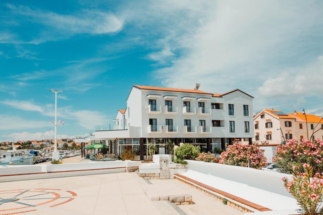The Loza - Seaside Festival Hotel نوفاليا المظهر الخارجي الصورة